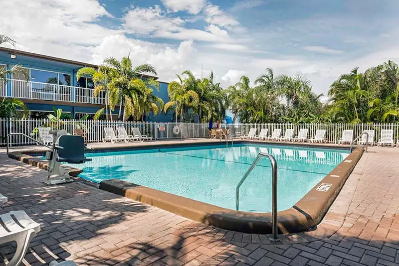 fort-lauderdale-hotel-heated-pool